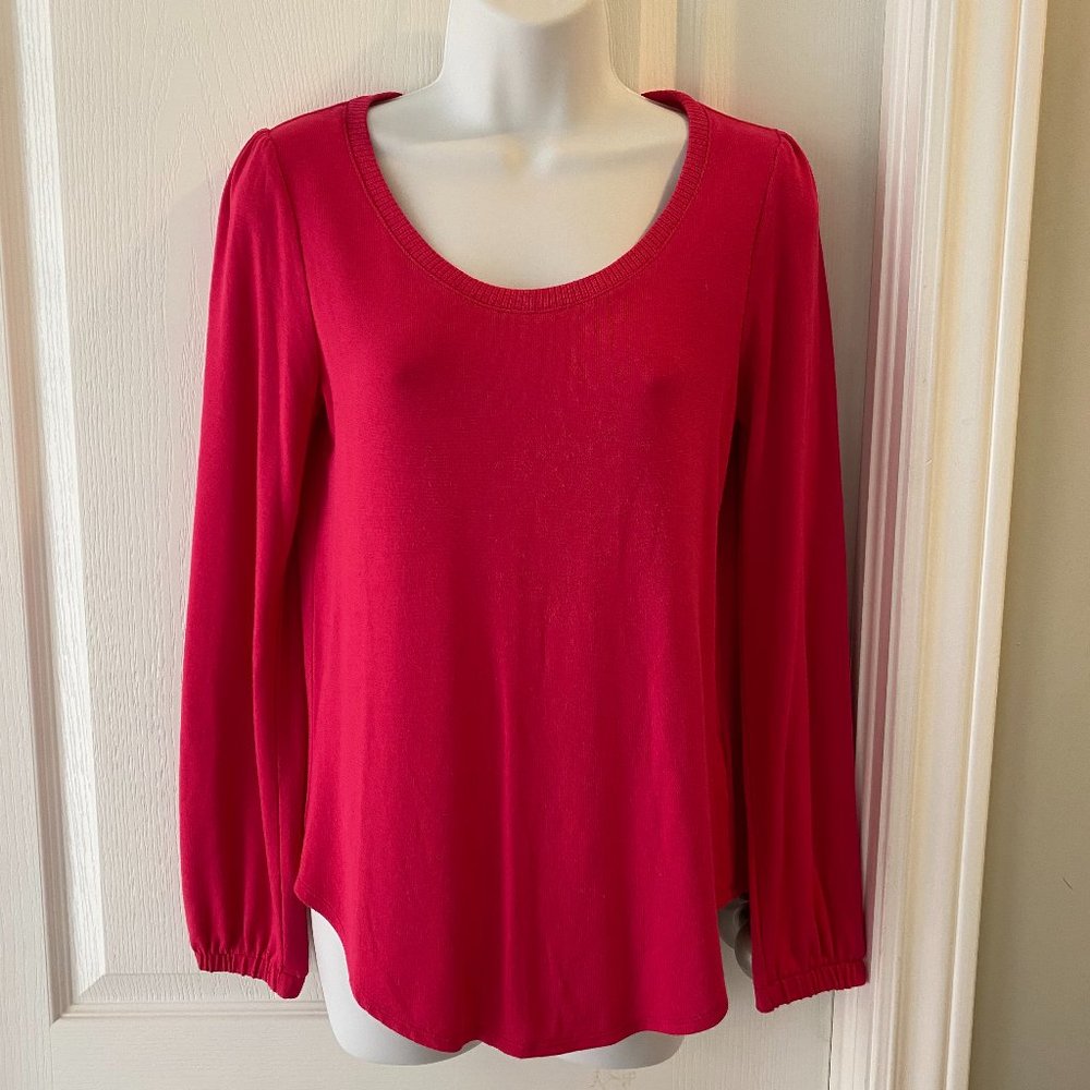 Light, long-sleeved sweater